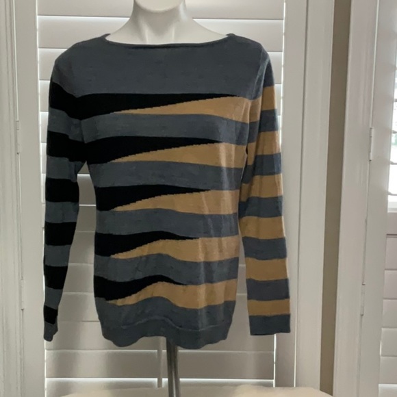 THE Limited - Picture 1 of 7